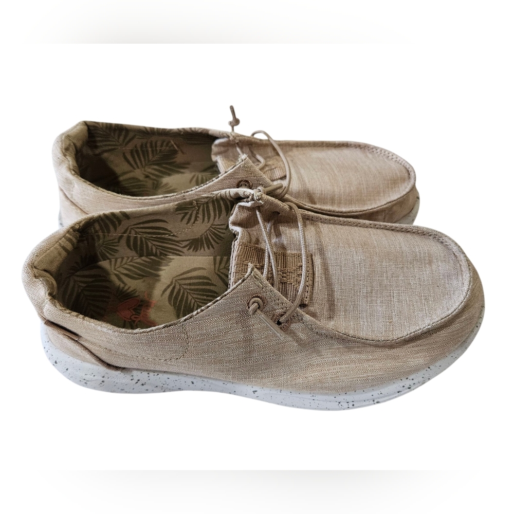 Reef Women’s Cushion Coast Slip-On Shoes Size 6.5  Compare to Hey Dude